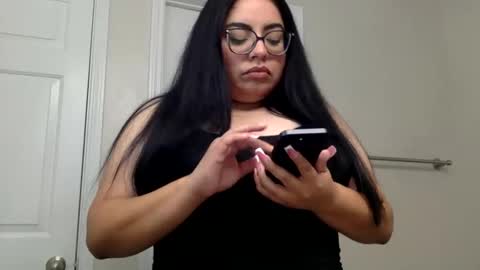 Snapshot of midnightbruja111 chatting on October 26, 4:29 am midnightbruja111 online show from October 26, 4:29 am