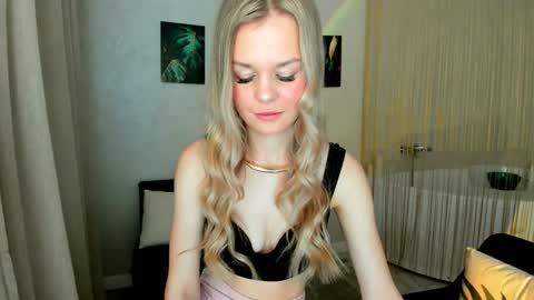 midnighteaura online show from April 25, 4:26 am
