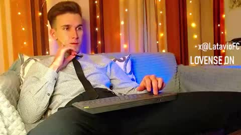 Snapshot of midnighter__ chatting on December 23, 12:52 am Alexey or just Alex online show from December 23, 12:52 am