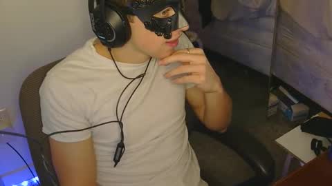 Snapshot of midnightmasc chatting on March 11, 5:52 pm midnightmasc online show from March 11, 5:52 pm