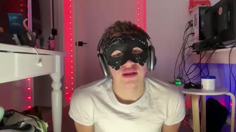 Snapshot of midnightmasc chatting on March 12, 6:03 pm midnightmasc online show from March 12, 6:03 pm