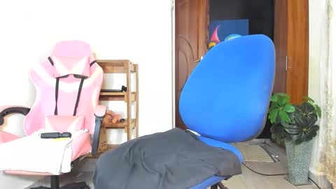 lydia follow me on ig at shortgirl 406 online show from December 17, 9:26 am