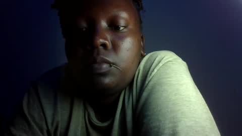 Snapshot of midnightt_curves chatting on July 19, 7:39 pm midnightt_curves online show from July 19, 7:39 pm