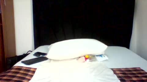 Snapshot of midnighttease_25 chatting on July 8, 3:33 am midnight online show from July 8, 3:33 am