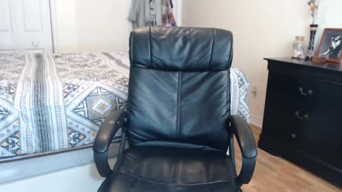 Snapshot of midsummernightsdream chatting on February 28, 4:53 pm MidsummerNightsDream online show from February 28, 4:53 pm