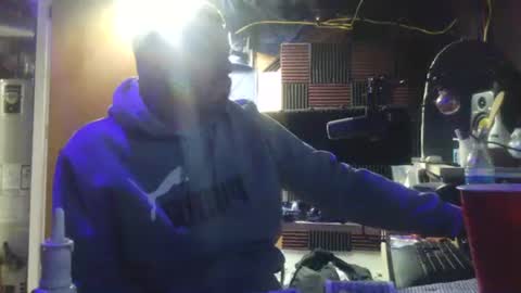 Snapshot of midtownhustler chatting on September 22, 5:31 am midtownhustler online show from September 22, 5:31 am