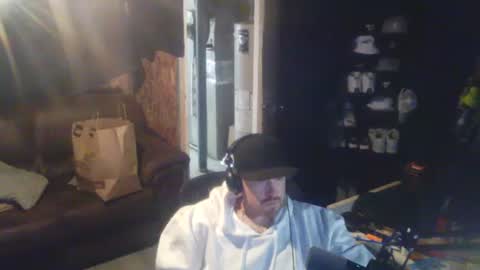 Snapshot of midtownhustler chatting on October 8, 11:41 am midtownhustler online show from October 8, 11:41 am