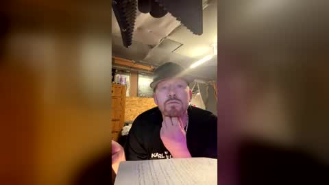 Snapshot of midtownhustler chatting on June 26, 10:52 am midtownhustler online show from June 26, 10:52 am