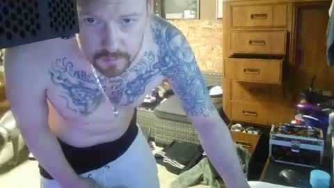 Snapshot of midtownhustler chatting on July 6, 8:33 pm midtownhustler online show from July 6, 8:33 pm
