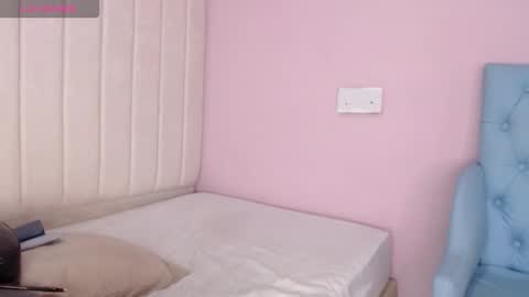 miel online show from November 30, 1:15 pm