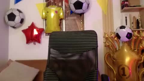 Snapshot of miel_alisha chatting on June 19, 2:10 pm miel online show from June 19, 2:10 pm