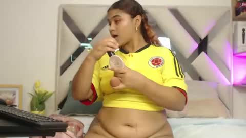 Snapshot of miel_alisha chatting on June 27, 2:23 pm miel online show from June 27, 2:23 pm