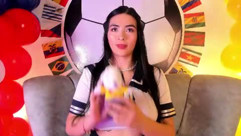 Snapshot of miel_gomez chatting on June 22, 9:23 pm miel_gomez online show from June 22, 9:23 pm