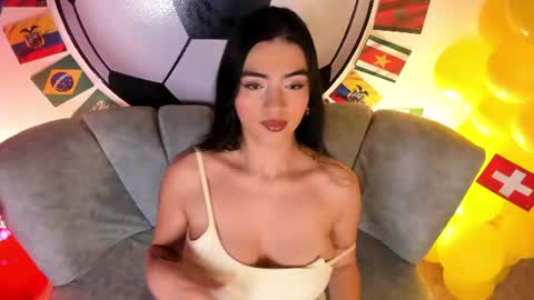 Snapshot of miel_gomez chatting on July 1, 10:20 pm miel_gomez online show from July 1, 10:20 pm