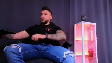 MightyAaron online show from February 25, 7:09 am