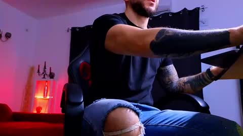 MightyAaron online show from November 10, 6:34 am