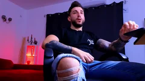 MightyAaron online show from November 17, 5:24 am