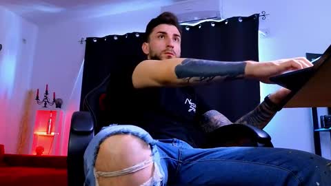 MightyAaron online show from February 19, 7:26 am