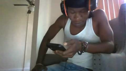 Snapshot of mightymandingo chatting on June 17, 10:50 am Mightymandingo online show from June 17, 10:50 am