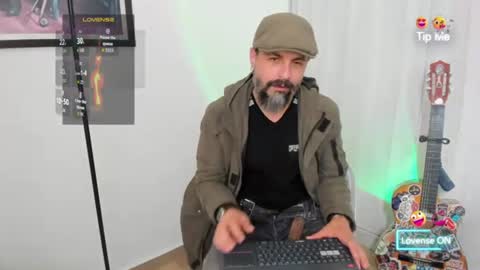 Snapshot of miguel_angeel_ chatting on August 3, 4:55 pm Miguel Angel online show from August 3, 4:55 pm