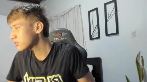 Miguel Hernandez online show from February 15, 10:42 pm