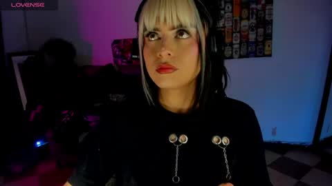 Snapshot of mihaa_adams chatting on June 8, 4:35 am MIHAA-ADAMS online show from June 8, 4:35 am