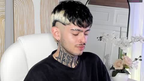 MIHAIL LEROY finally independent model online show from December 19, 9:17 pm