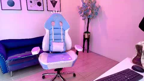Snapshot of miia__owens chatting on August 1, 4:01 am Miia online show from August 1, 4:01 am