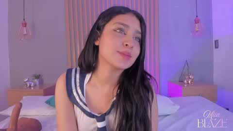 Mia online show from April 30, 2:12 pm