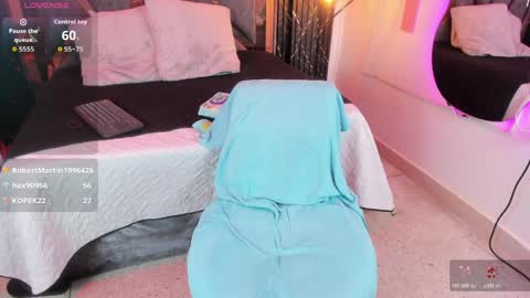 Snapshot of miia_deluxe_ chatting on May 31, 2:20 am miia_deluxe_ online show from May 31, 2:20 am