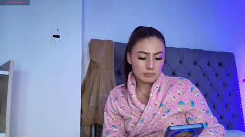 Snapshot of miia_paris chatting on April 10, 4:23 pm Miia Paris online show from April 10, 4:23 pm