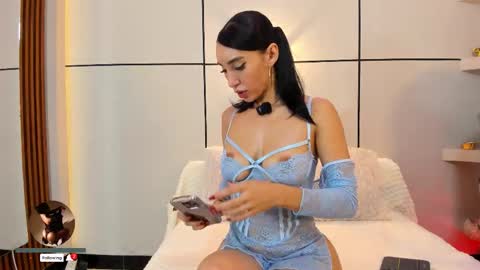 Snapshot of miia_parker_ chatting on March 3, 12:33 pm online show from March 3, 12:33 pm