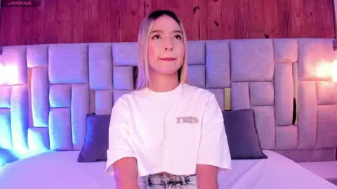 Snapshot of miia_reeves_ chatting on May 16, 11:09 am Mia online show from May 16, 11:09 am