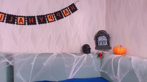 miia scoott  online show from October 28, 11:58 am