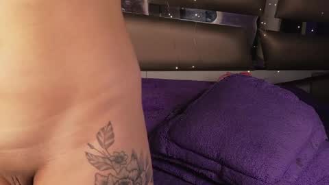 Mia online show from April 28, 2:27 am
