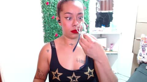 Snapshot of miia_spencer_ chatting on December 6, 6:37 am miia online show from December 6, 6:37 am