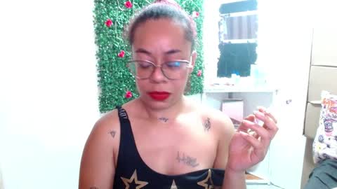 Snapshot of miia_spencer_ chatting on December 6, 2:49 pm miia online show from December 6, 2:49 pm