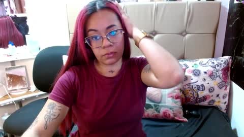 Snapshot of miia_spencer_ chatting on December 16, 4:49 pm miia online show from December 16, 4:49 pm