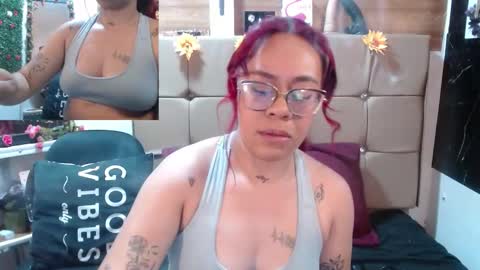Snapshot of miia_spencer_ chatting on September 22, 3:47 pm miia online show from September 22, 3:47 pm