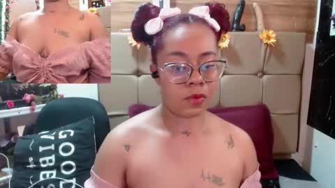 Snapshot of miia_spencer_ chatting on September 24, 6:44 pm miia online show from September 24, 6:44 pm