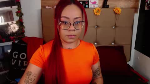 Snapshot of miia_spencer_ chatting on October 18, 7:25 pm miia online show from October 18, 7:25 pm