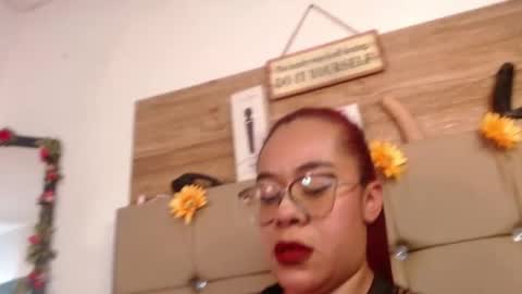 Snapshot of miia_spencer_ chatting on April 24, 9:28 pm miia online show from April 24, 9:28 pm