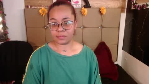 Snapshot of miia_spencer_ chatting on June 2, 8:22 pm miia online show from June 2, 8:22 pm