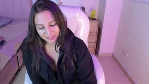 Snapshot of miia_thompson_1 chatting on May 31, 7:59 pm M I I A online show from May 31, 7:59 pm