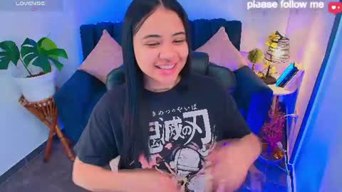 Snapshot of miiaa7_ chatting on July 3, 2:45 pm Ma is my name I invite you to check out my wish list for my birthday online show from July 3, 2:45 pm