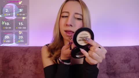 Snapshot of miiaa_doll chatting on November 25, 2:44 am MIIA online show from November 25, 2:44 am