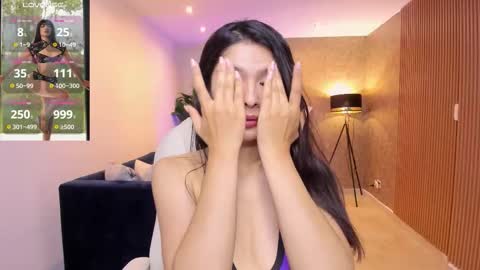 Mia online show from November 11, 11:10 am