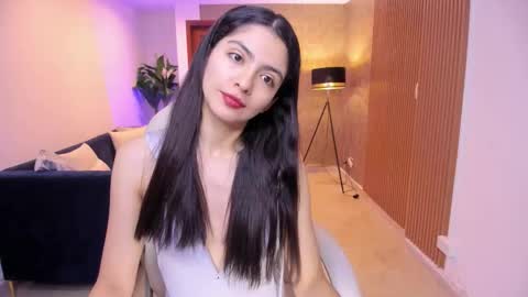 Mia online show from December 22, 11:07 am