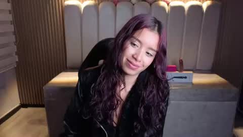 Snapshot of miiaa_evans1 chatting on July 28, 3:32 pm miiaa_evans1 online show from July 28, 3:32 pm