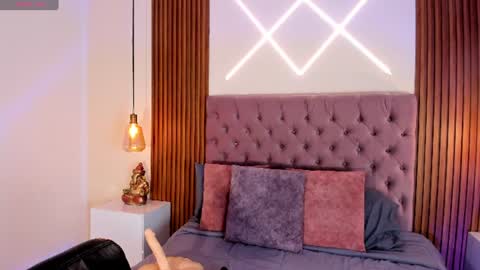 Snapshot of miiaa_jones chatting on June 22, 5:32 pm Mia online show from June 22, 5:32 pm